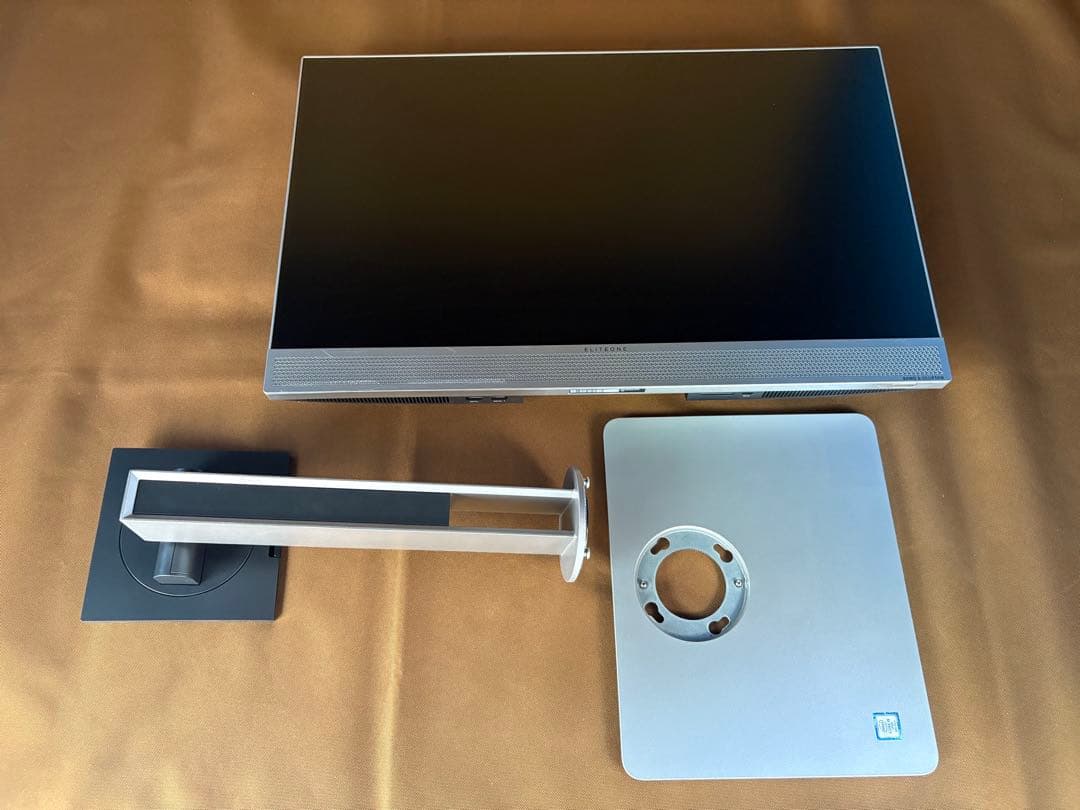 HP EliteOne 23.8 第8世代i5 メモリ16GB SSD 画面傷有