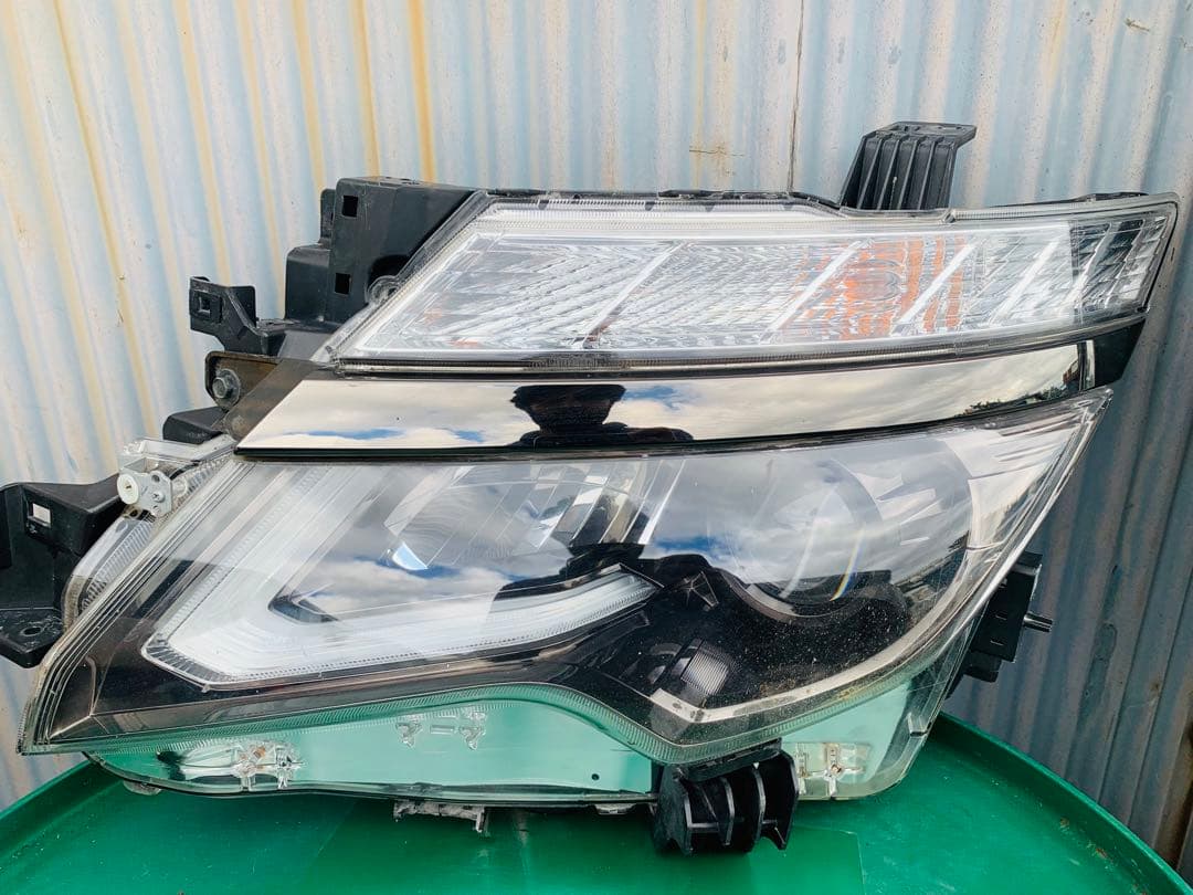 クリアヘッドライト 自動車用 Elgrand(E52)