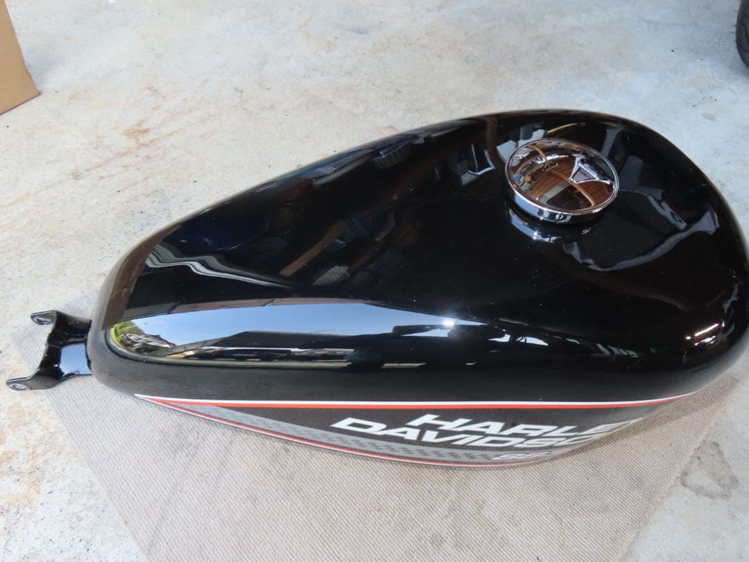 HARLEY-DAVIDSON 883R ブラックタンク