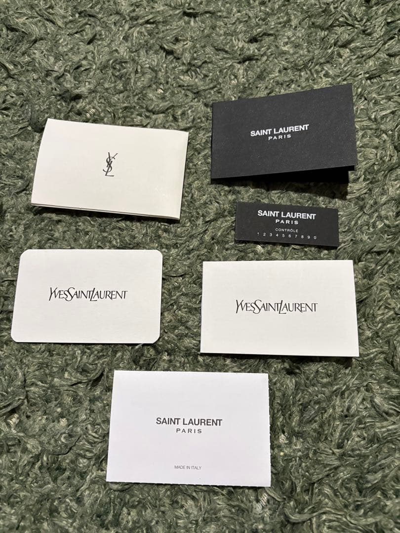 Yves Saint Laurent イヴサンローラン 二つ折り財布 ブラック