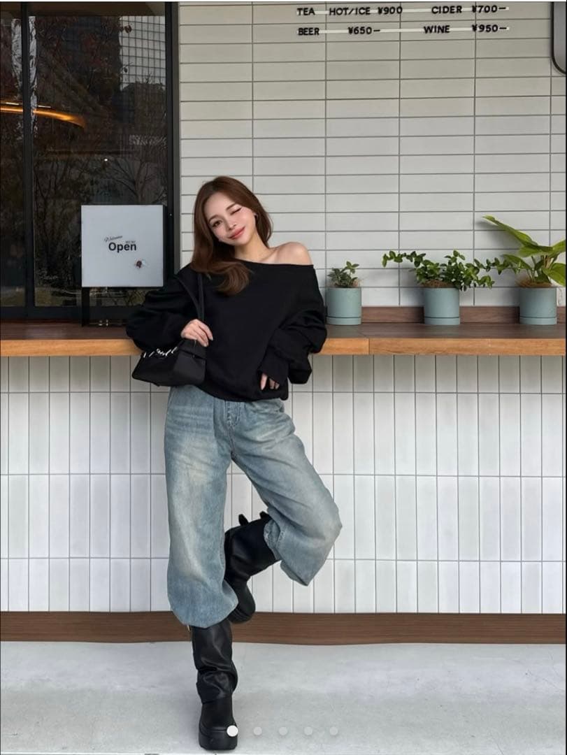 THE TOÉ ／Opern Off-shoulder Sweat スウェット