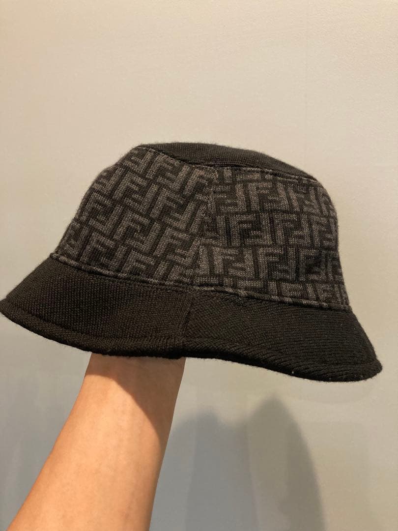 fendiバケットハット ネイビー ブラック ロゴパターン