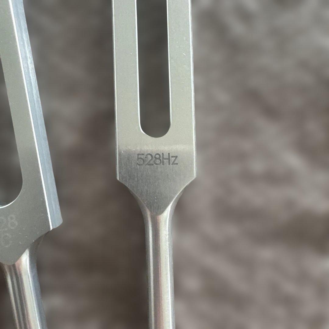 マドモアゼル愛　音叉、音叉箱、CD付き