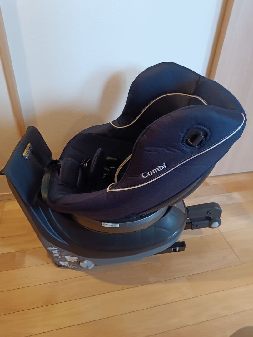 Combiチャイルドシート クルムーヴネイビーISOFIX回転式　CG-CIG