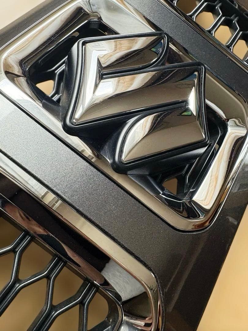 スズキ ジムニーノマド 純正グリル 新車外し