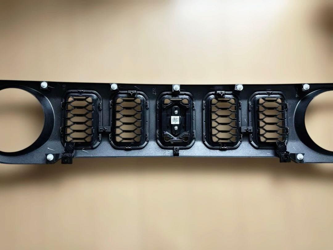 スズキ ジムニーノマド 純正グリル 新車外し