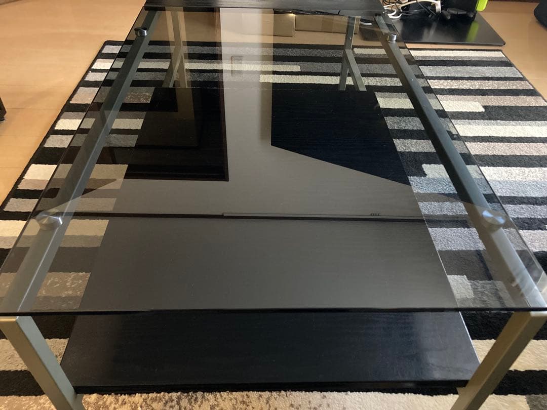 現代的なガラス天板センターテーブル