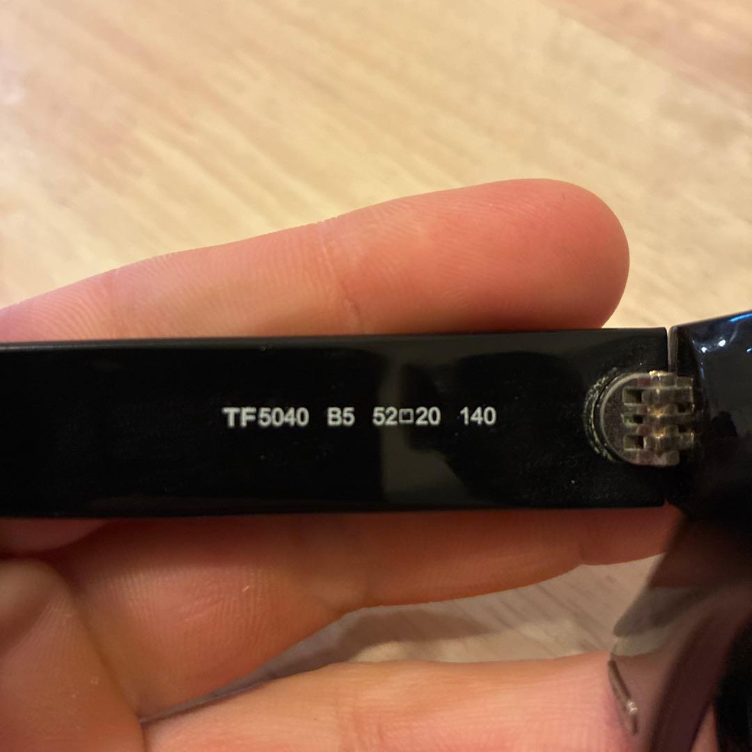 TOM FORD TF 540 B5 ブラックサングラス