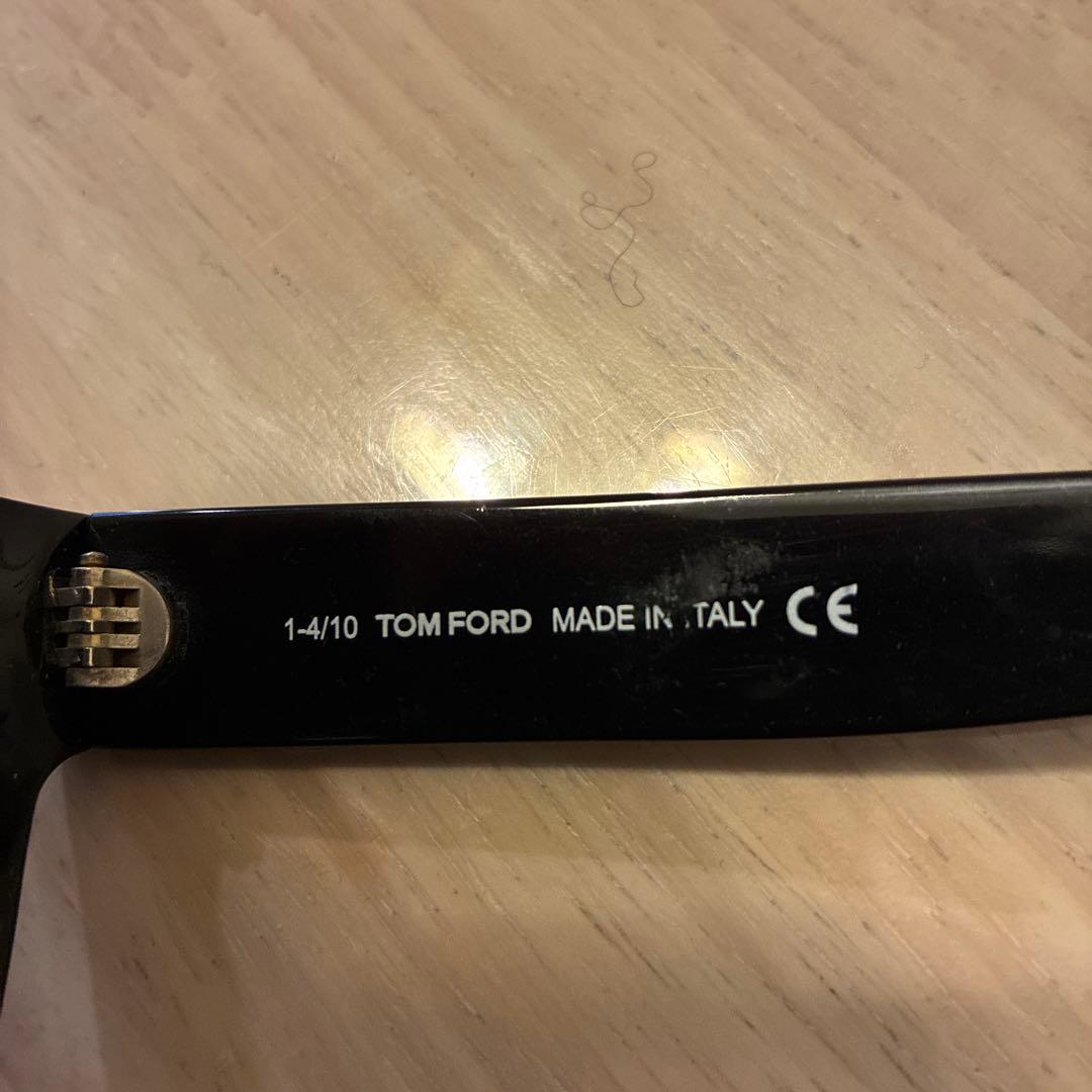 TOM FORD TF 540 B5 ブラックサングラス