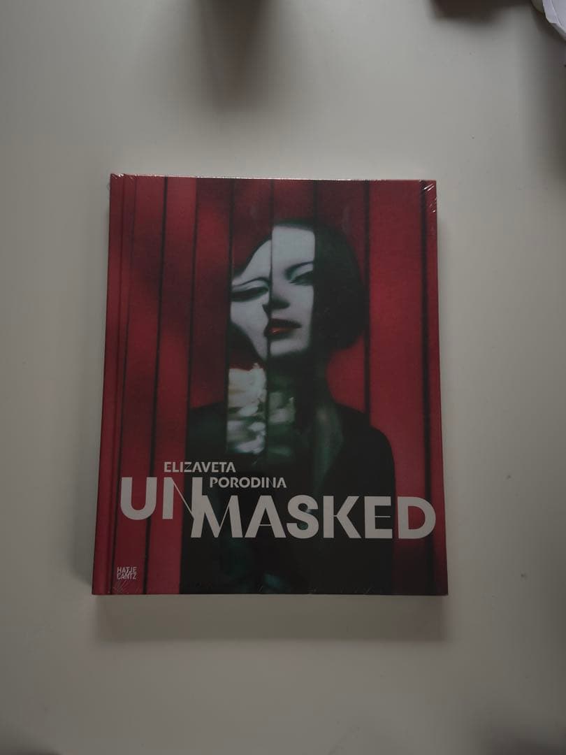 アート・デザイン・音楽 UNMASKED Elizabea Porodina