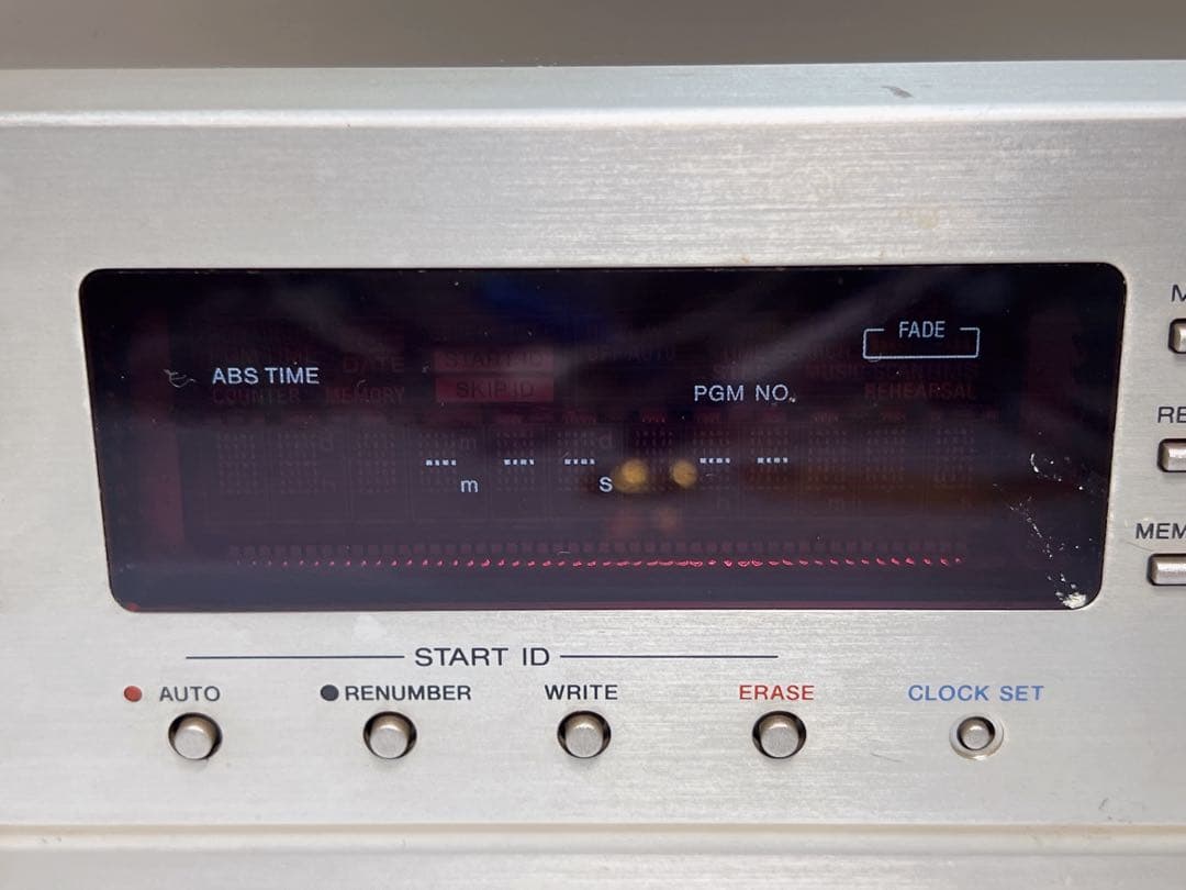 Sony DTC-2000ES デジタル オーディオ テープ (DAT) デッキ