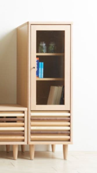 3種の天然木 ガラス扉キャビネット