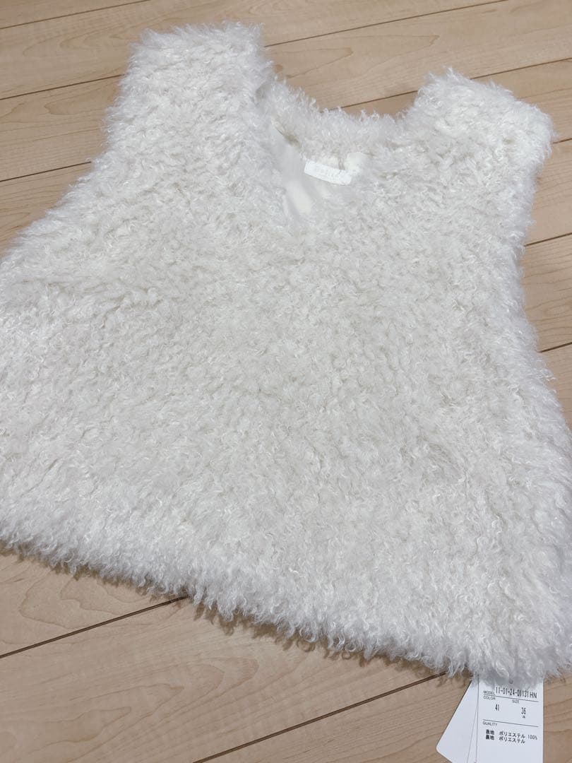 新品　TOMORROWLAND / Ballseyプードルファー Vネックベスト