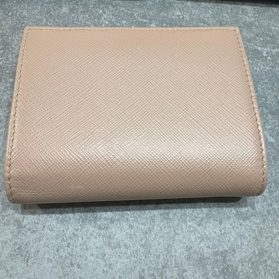 PRADA 二つ折り財布　ピンクベージュ
