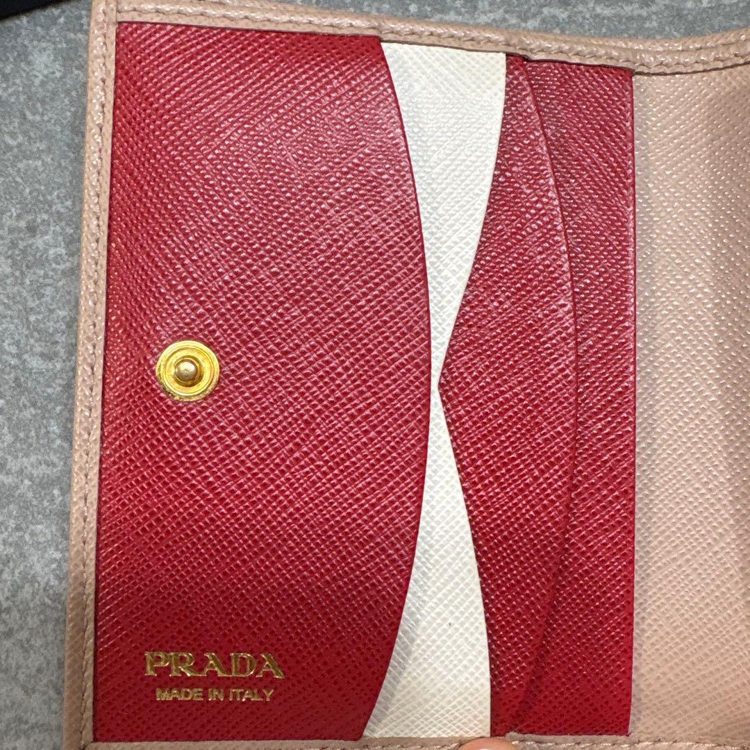 PRADA 二つ折り財布　ピンクベージュ