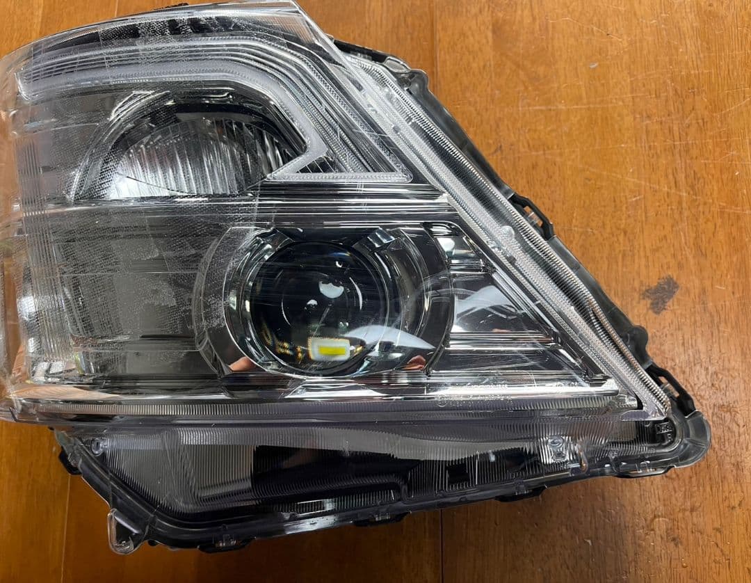 日産 キャラバン E26 後期 LED右ヘッドライト ICHIKOH 1948
