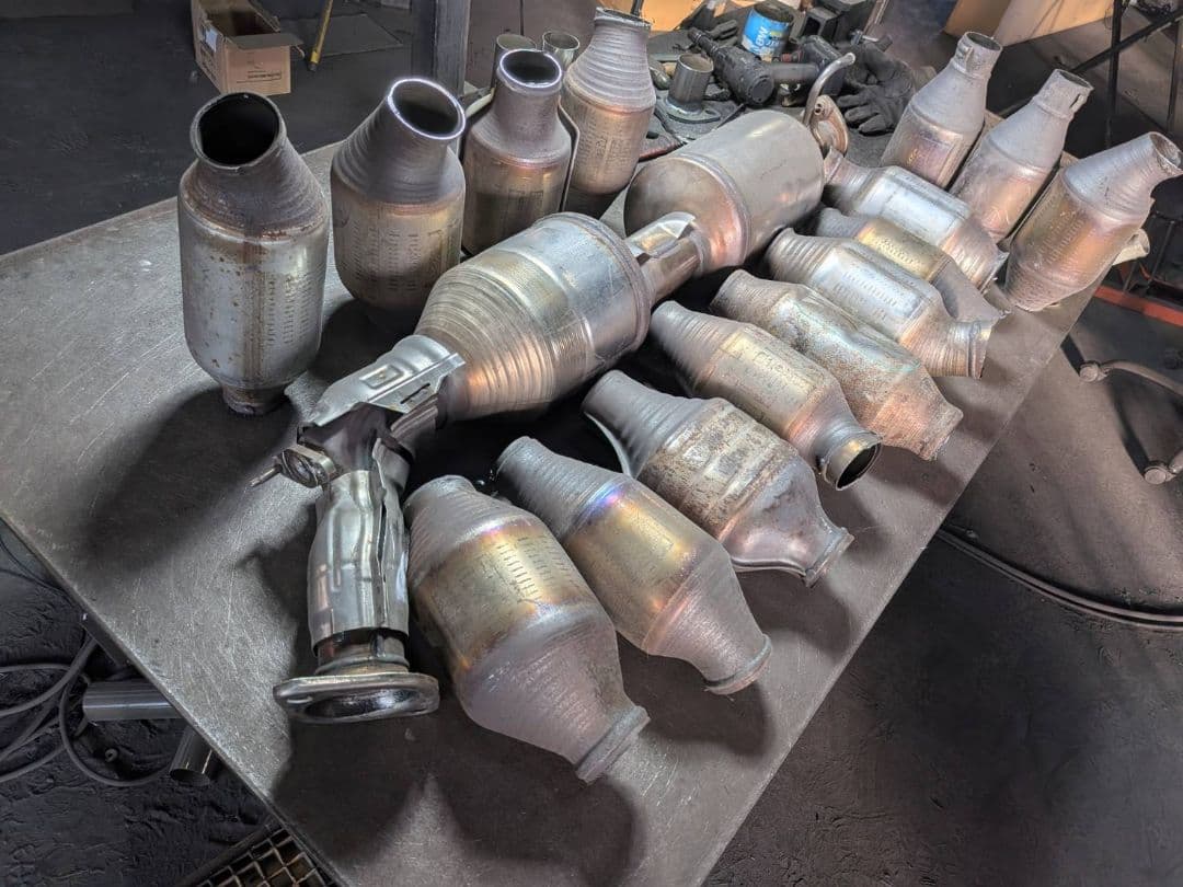 た*き様 トヨタ　レクサス純正触媒17個セット