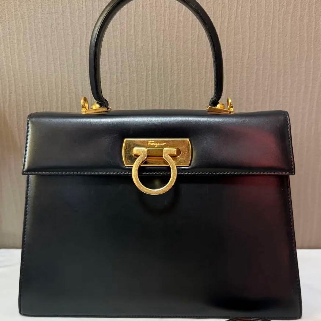 Ferragamo ガンチーニ ハンドバッグ 黒 ブラック【ショルダーなし】