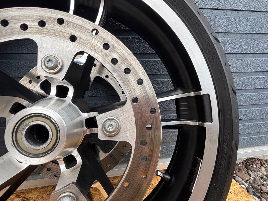 ハーレーダビッドソン　FLHX ストリートグライド　フロントタイヤ&ホイール