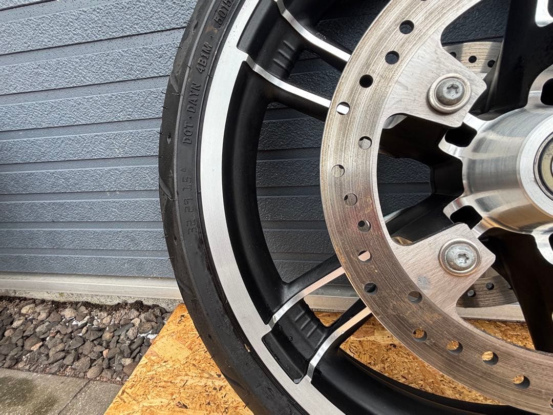 ハーレーダビッドソン　FLHX ストリートグライド　フロントタイヤ&ホイール