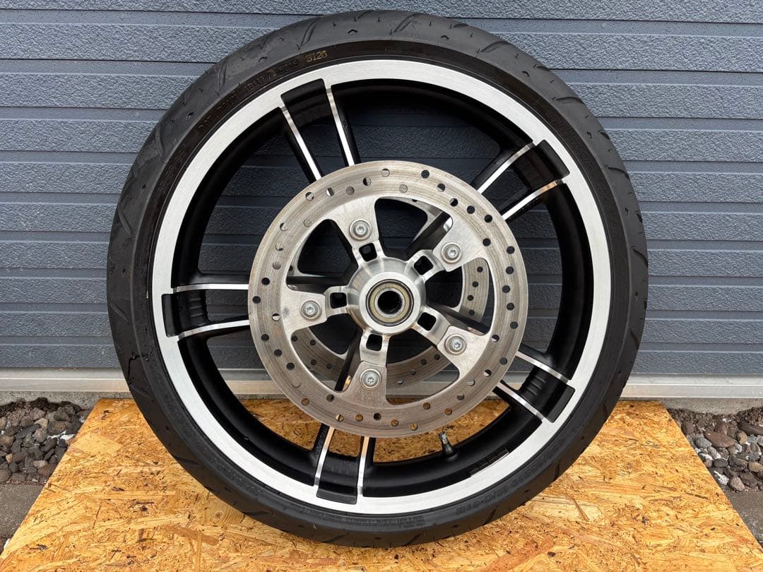 ハーレーダビッドソン　FLHX ストリートグライド　フロントタイヤ&ホイール