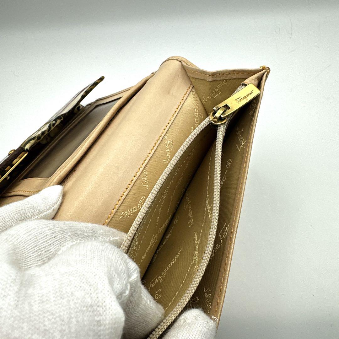 希少・激レア サルヴァトーレ フェラガモ アニマル 花柄スカーフプリント 長財布