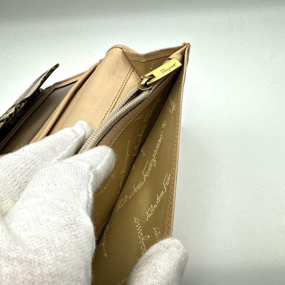 希少・激レア サルヴァトーレ フェラガモ アニマル 花柄スカーフプリント 長財布