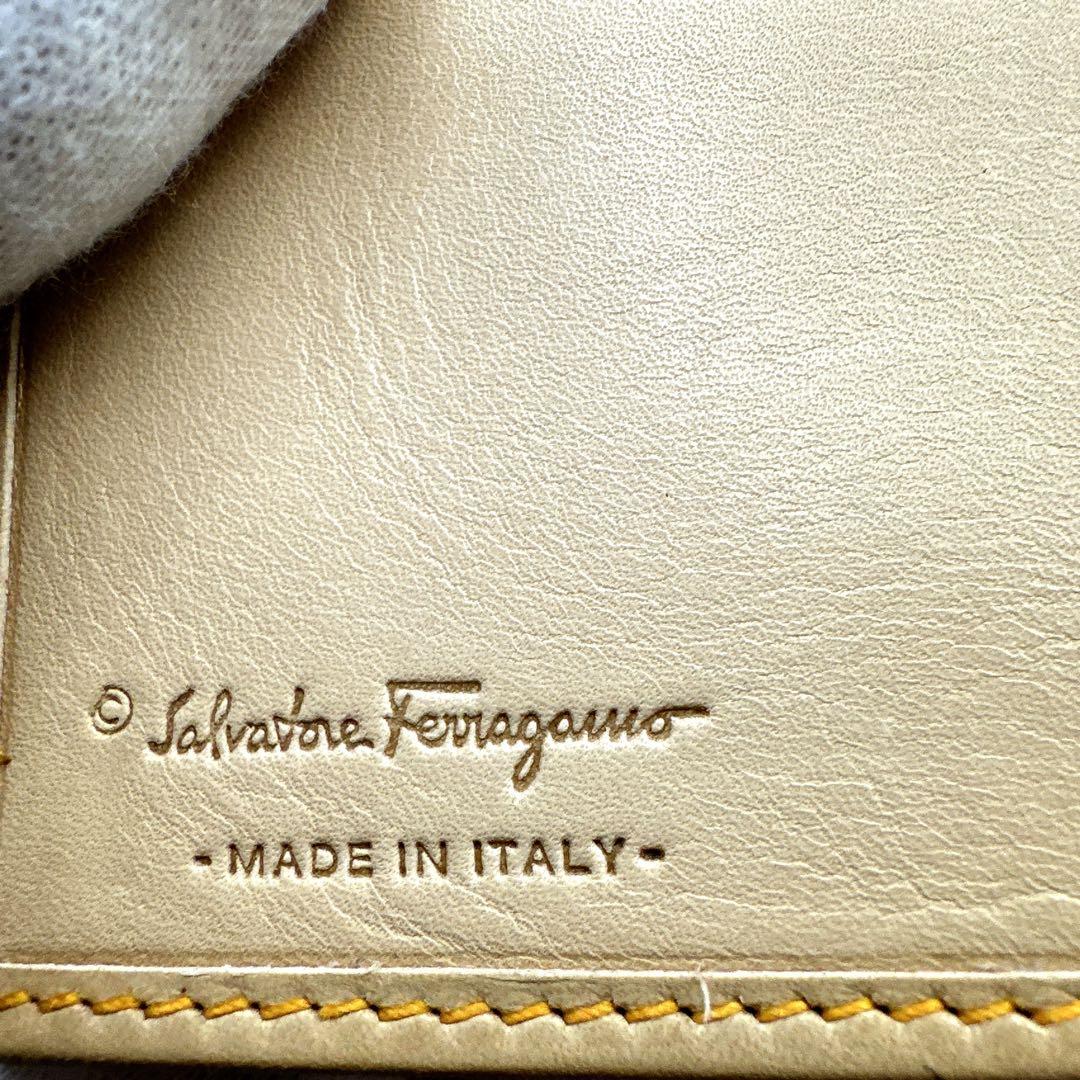 希少・激レア サルヴァトーレ フェラガモ アニマル 花柄スカーフプリント 長財布