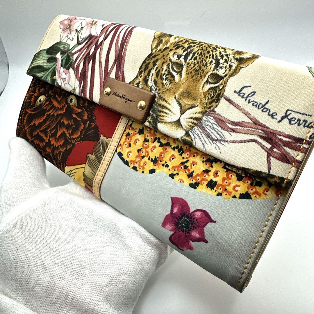 希少・激レア サルヴァトーレ フェラガモ アニマル 花柄スカーフプリント 長財布