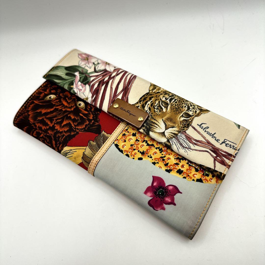 希少・激レア サルヴァトーレ フェラガモ アニマル 花柄スカーフプリント 長財布