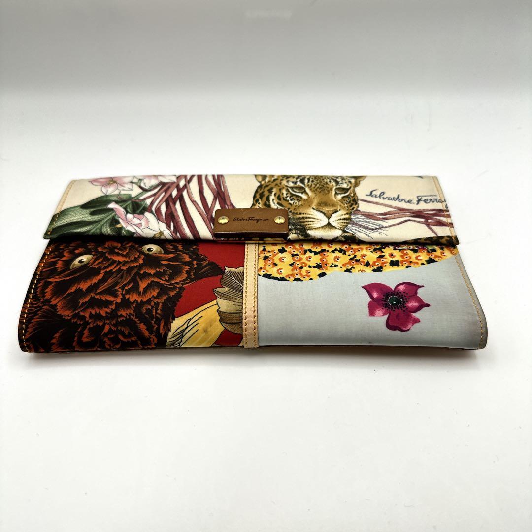 希少・激レア サルヴァトーレ フェラガモ アニマル 花柄スカーフプリント 長財布