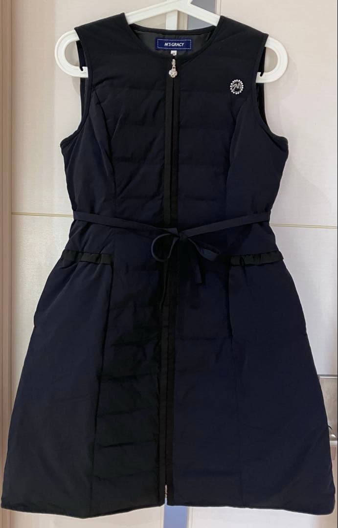 【美品】M'S GRACY ビーズワッペン カメリアチャーム ダウンベスト