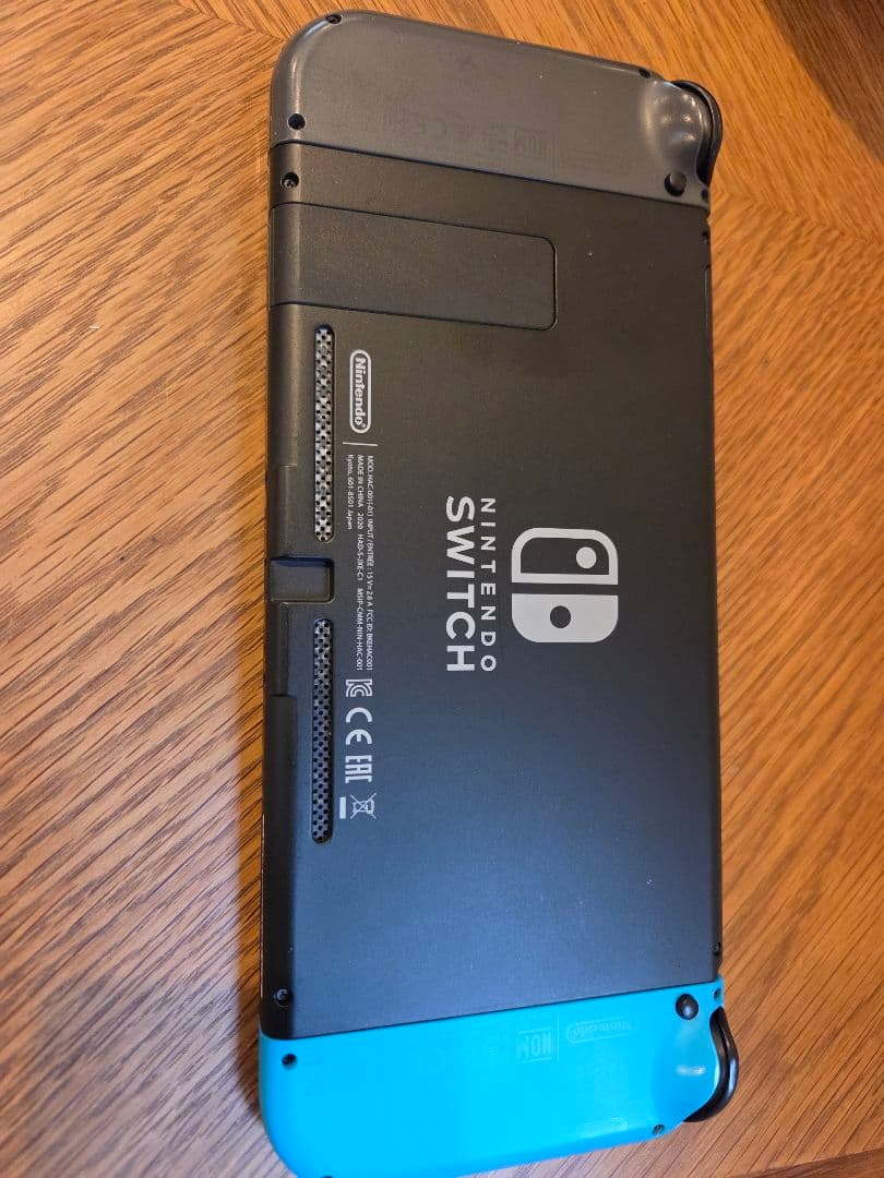 任天堂 Nintendo Switch 本体とコントローラー色違い　ジャンク品