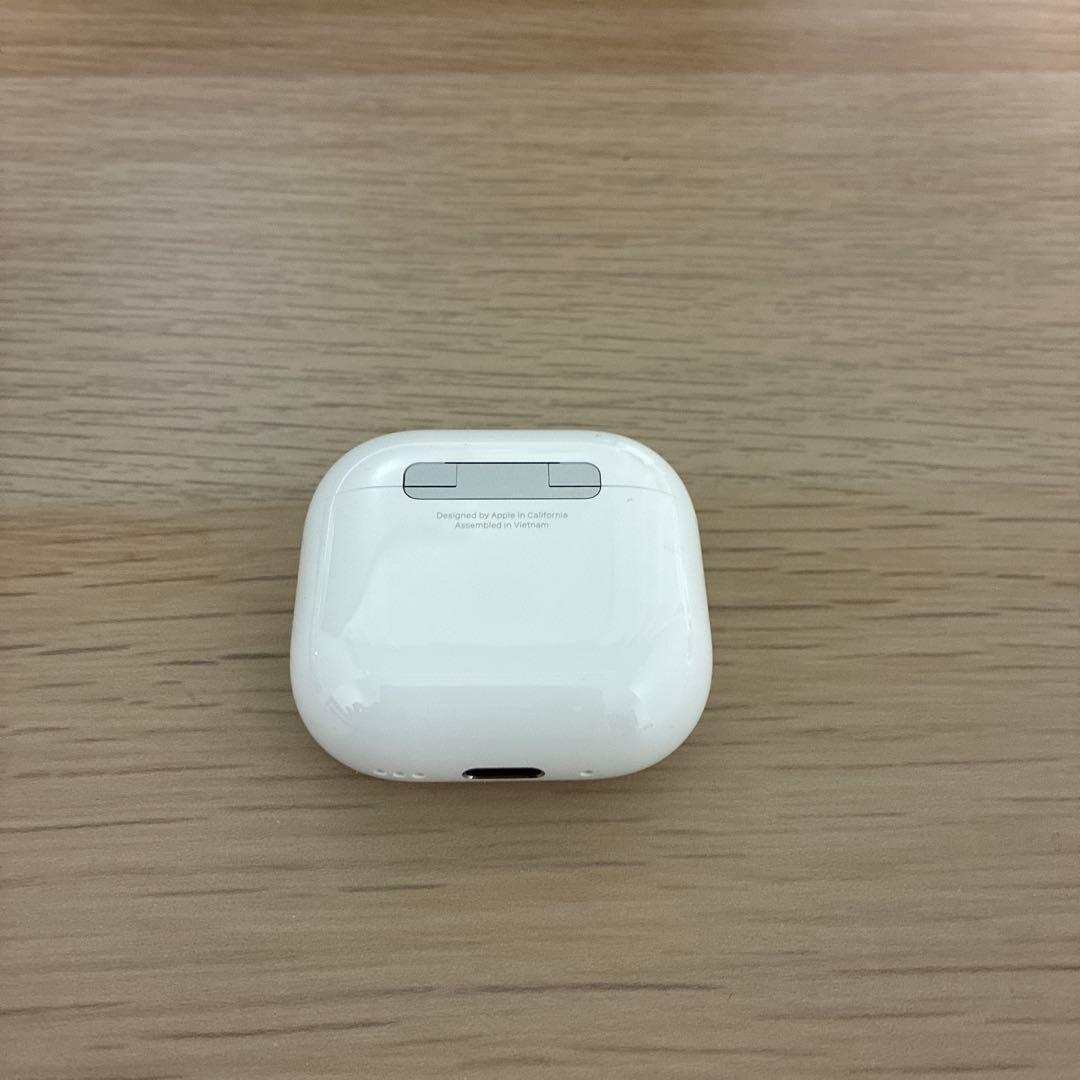 Airpods4 ANC アクティブノイズキャンセリング機能搭載　関連グッズ付き