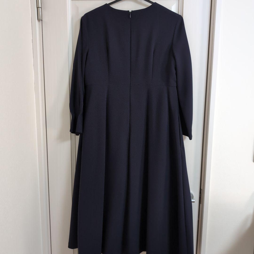 ２３区　ダークネイビー Vネック 長袖ワンピース