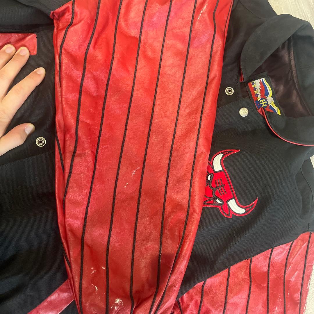 シカゴ・ブルズ スタジャン ブラック/レッド