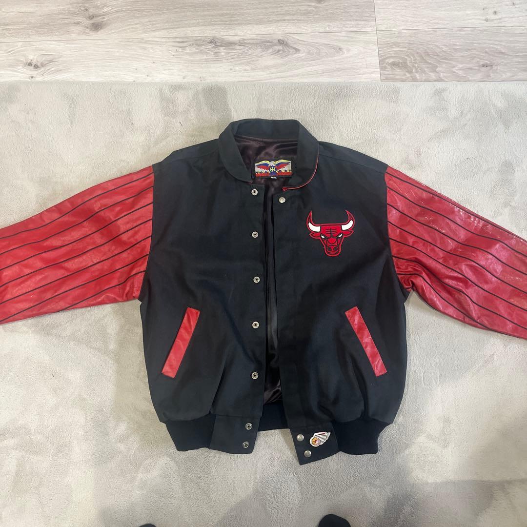 シカゴ・ブルズ スタジャン ブラック/レッド