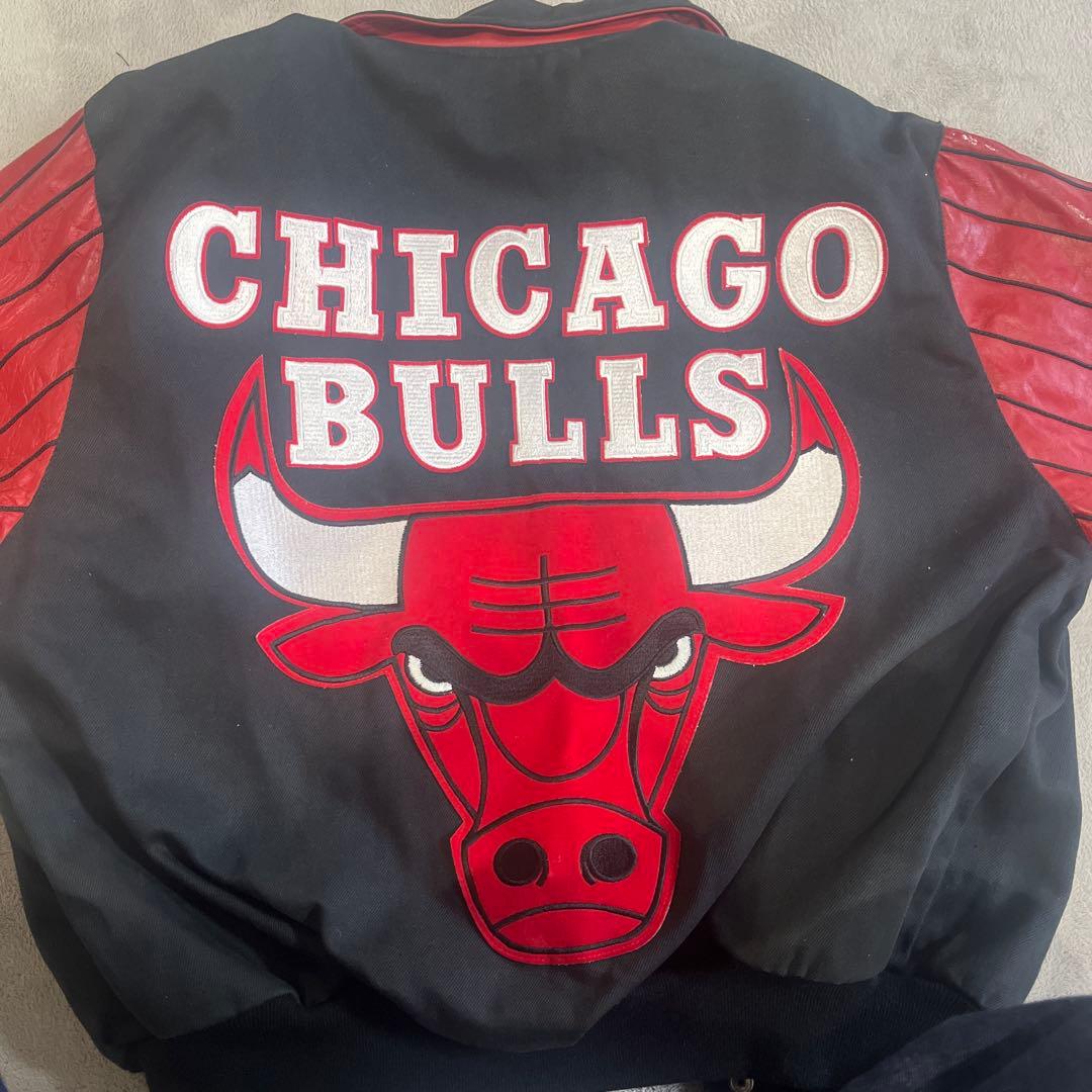シカゴ・ブルズ スタジャン ブラック/レッド