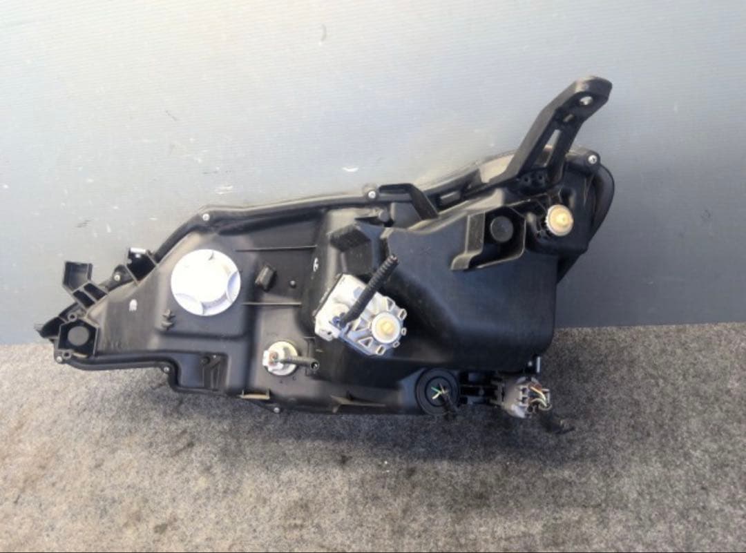 マークＸ DBA-GRX130 右ヘッドライト