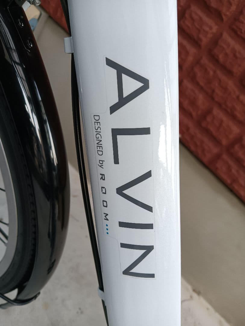 新品未使用２７インチ通学用シティーサイクル　白色