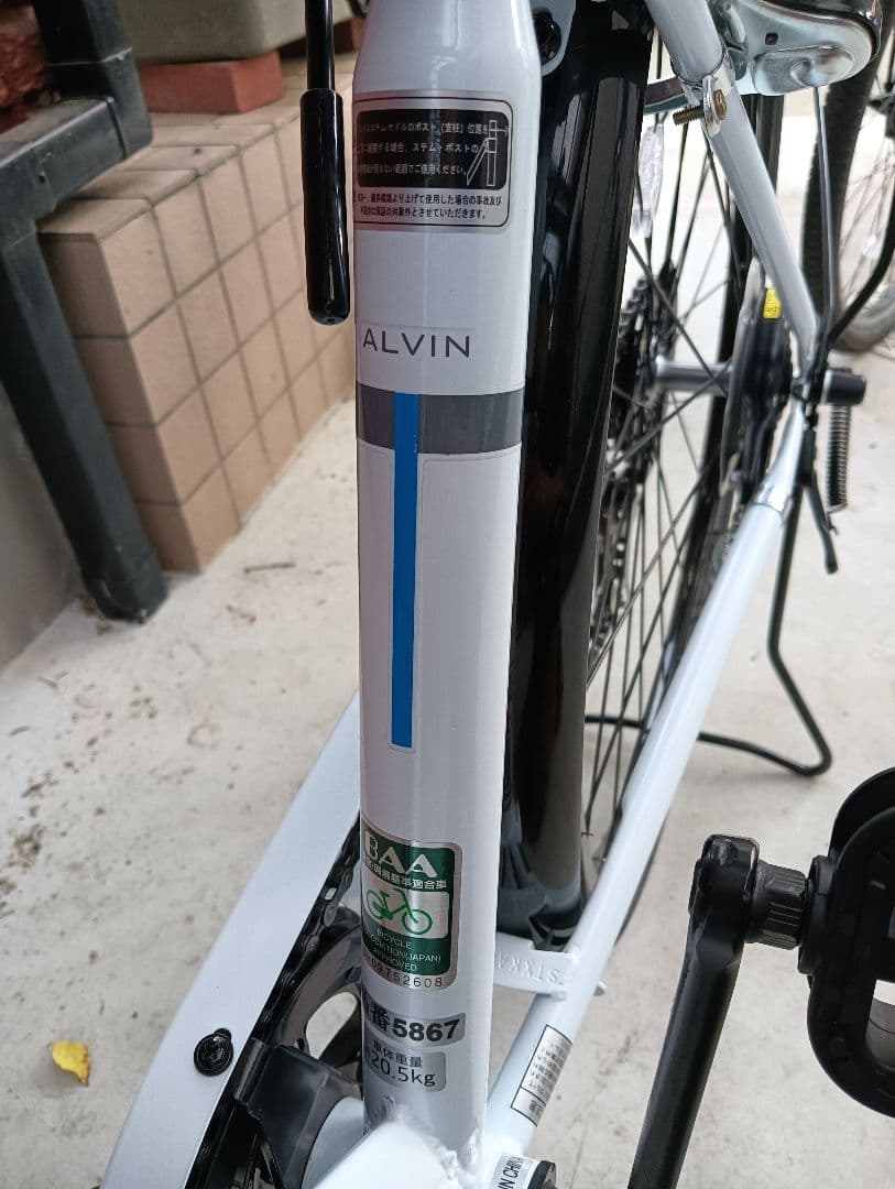 新品未使用２７インチ通学用シティーサイクル　白色