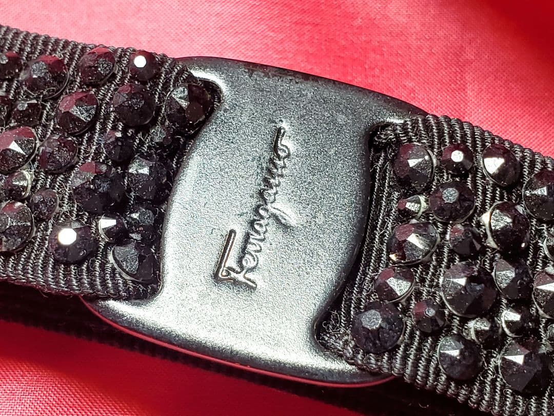 【美品】Salvatore Ferragamo バレッタ　黒　ビジュー