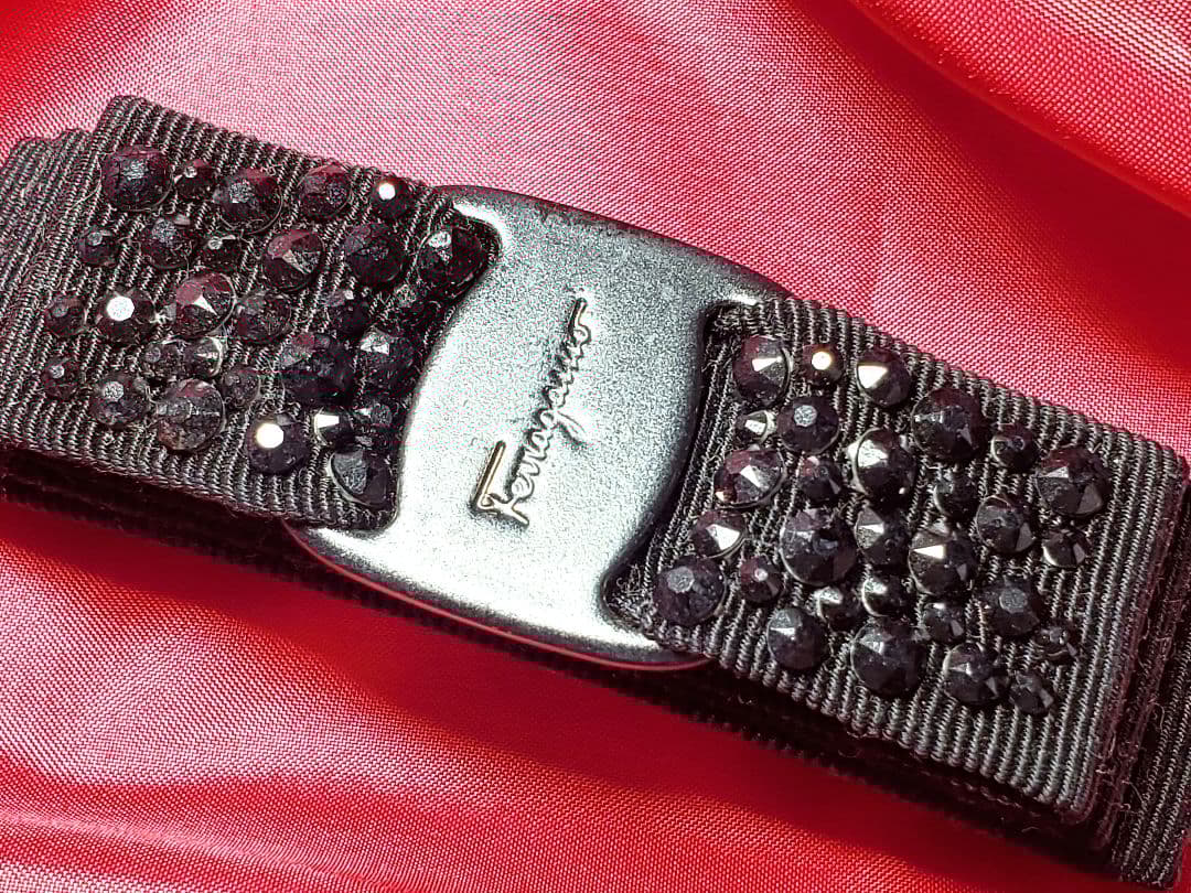 【美品】Salvatore Ferragamo バレッタ　黒　ビジュー