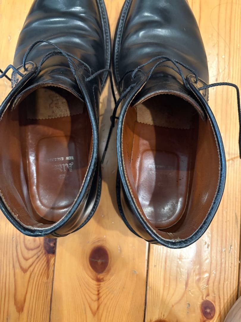 オールデン チャッカーブーツ(シューズツリー付き)