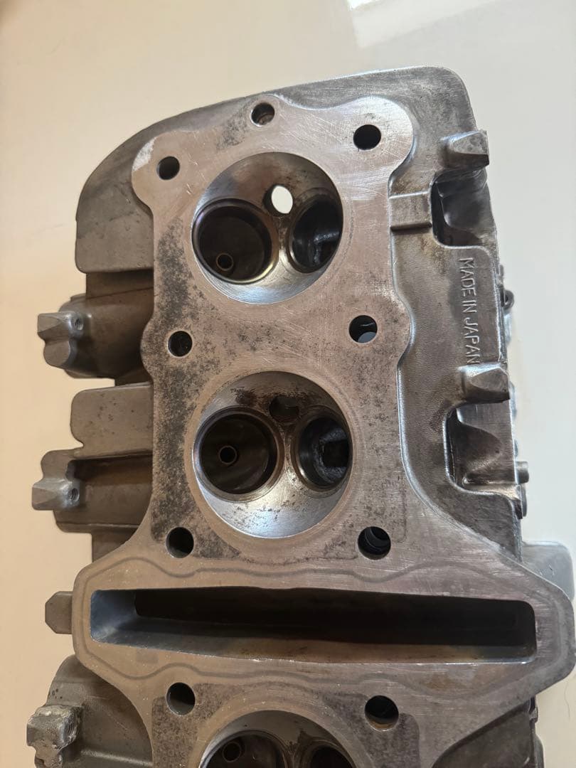 シリンダーヘッド　z1