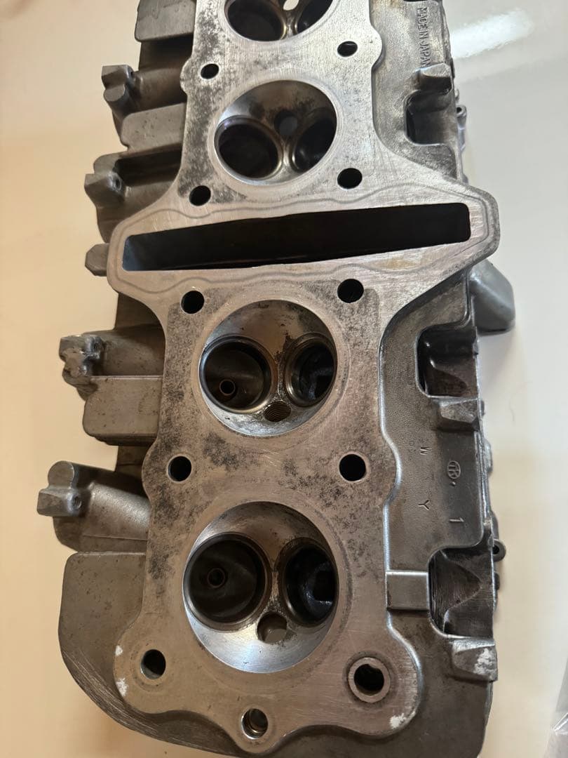 シリンダーヘッド　z1