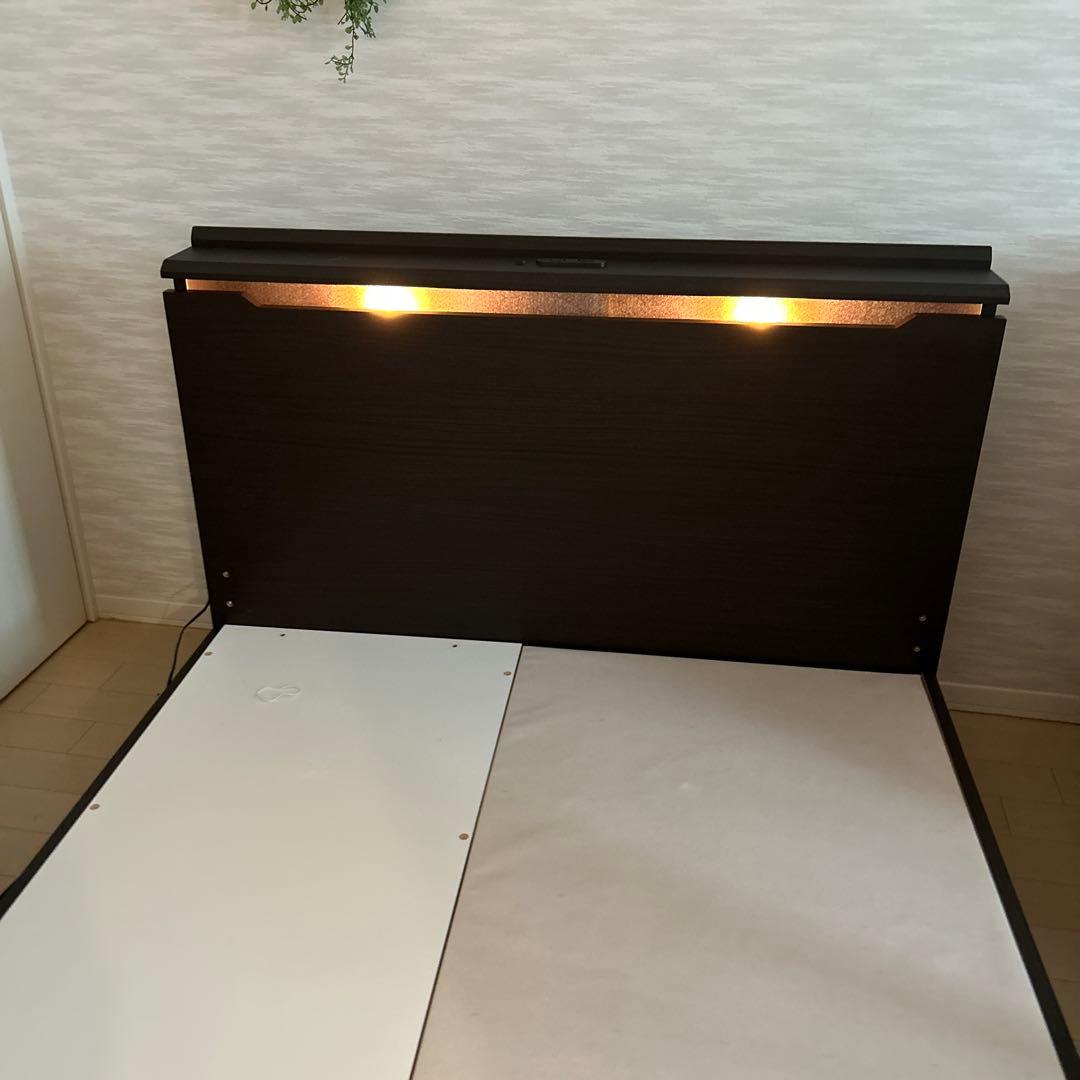 ニトリ 棚・コンセント付きチェストベッドフレーム セミダブル