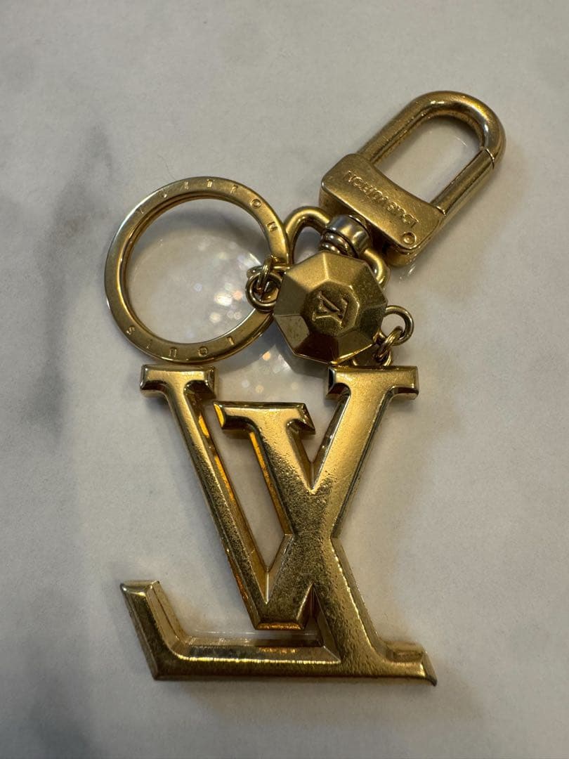 Louis Vuitton ゴールド LVロゴ キーホルダー