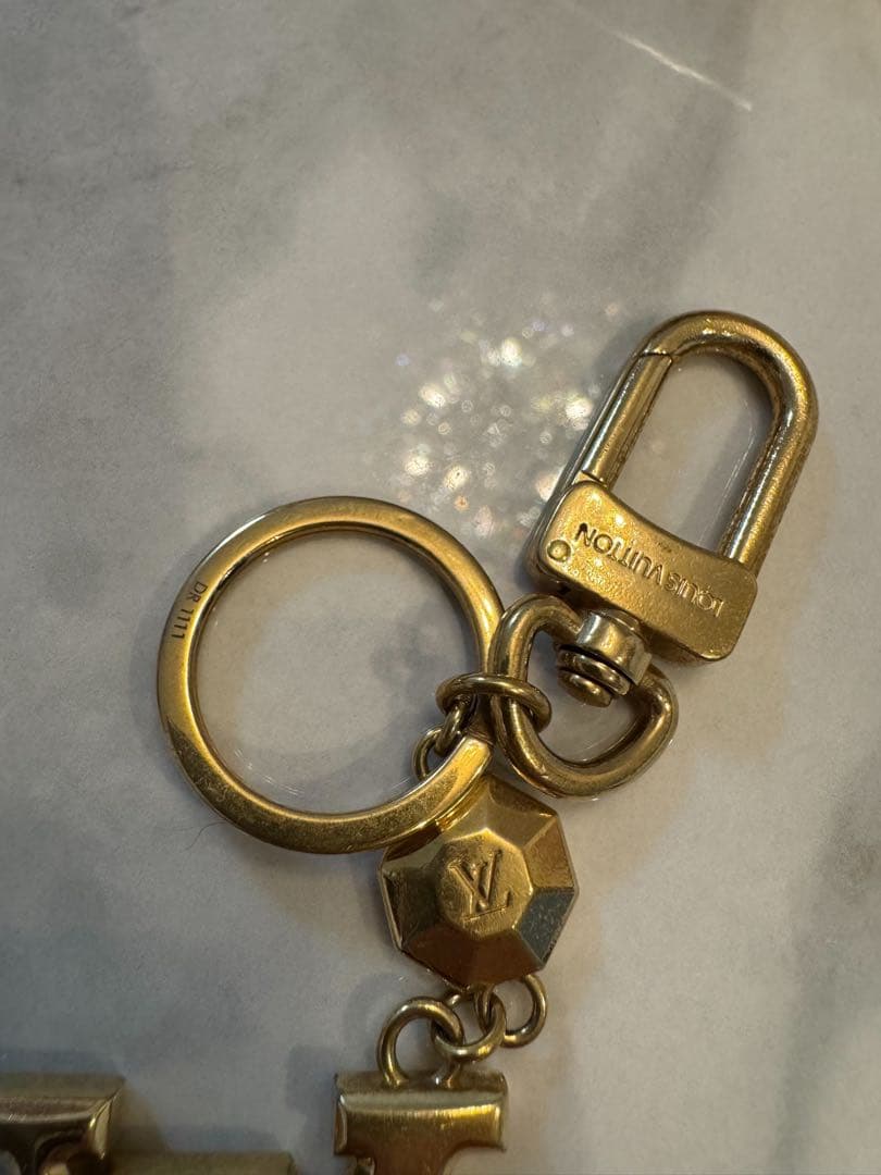 Louis Vuitton ゴールド LVロゴ キーホルダー