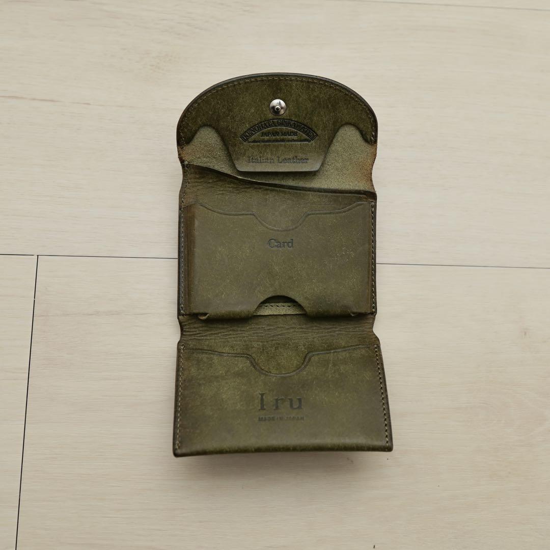 Iru PUEBLO LEATHER COMPACT WALLET カーキ